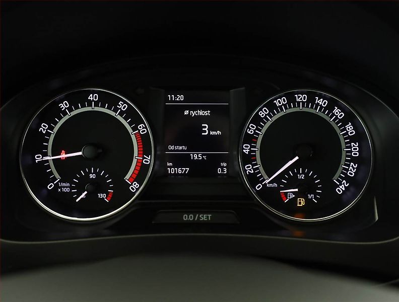 Škoda Rapid (2018) Spaceback 1.0 TSI, Xenony - fotka 9 z 19