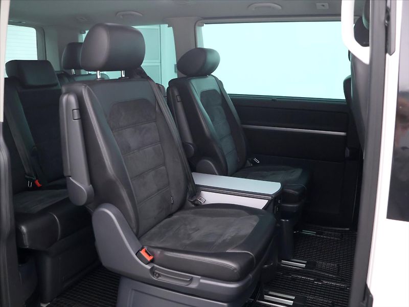 Volkswagen Multivan 2,0 TDI 150kW Highline DSG 4x4 - fotka 13 z 36