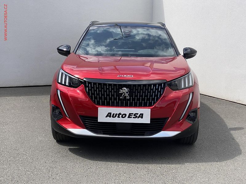 Peugeot 2008 (2021) 1.2 PT, GT, navi, kamera - fotka 2 z 18