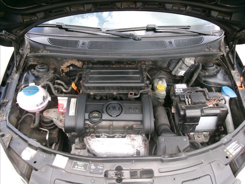 Škoda Fabia 1,4 i 63kw Klima,ESP,po STK - fotka 27 z 29
