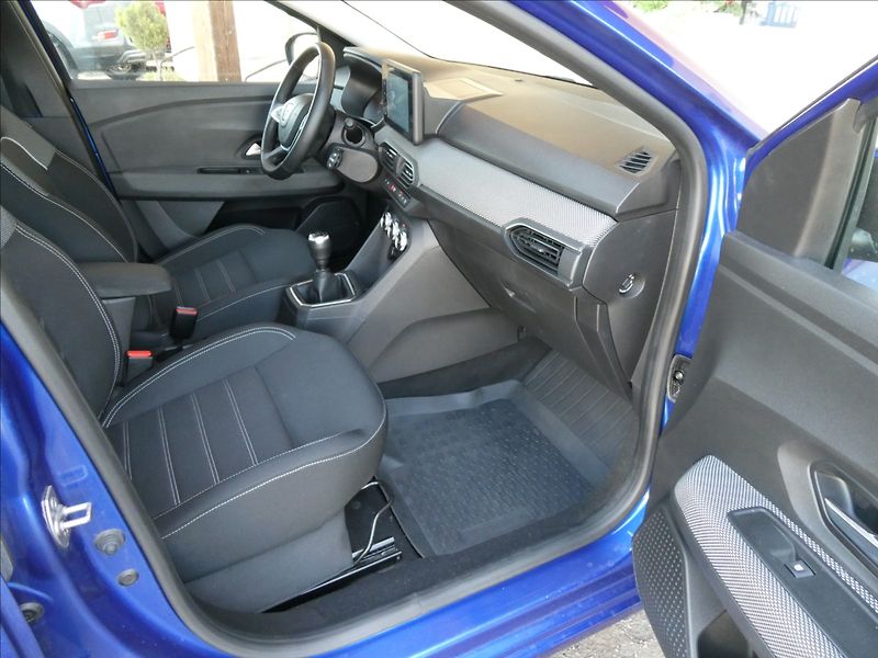 Dacia Sandero 1,0 TCe 67kW Comfort, navigace - fotka 19 z 38