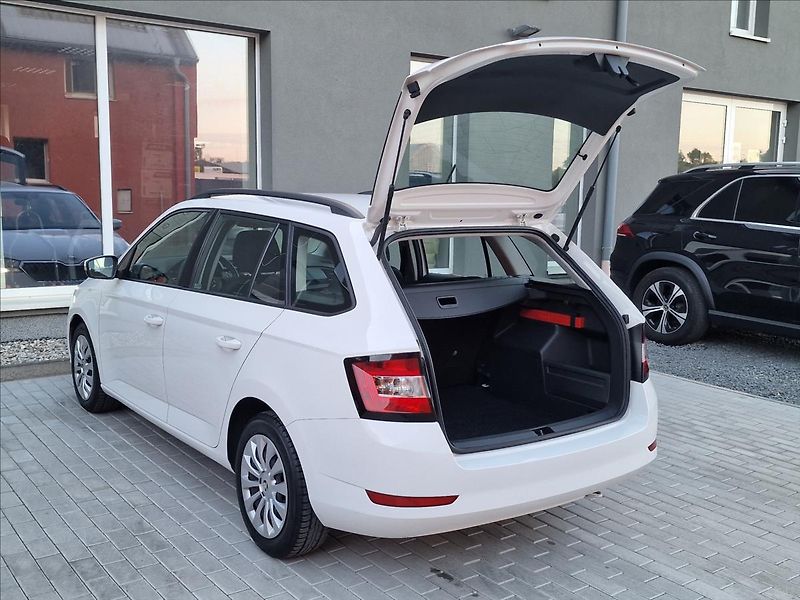 Škoda Fabia 1.0 TSI Combi Tour, ČR, 1.Maj - fotka 37 z 45