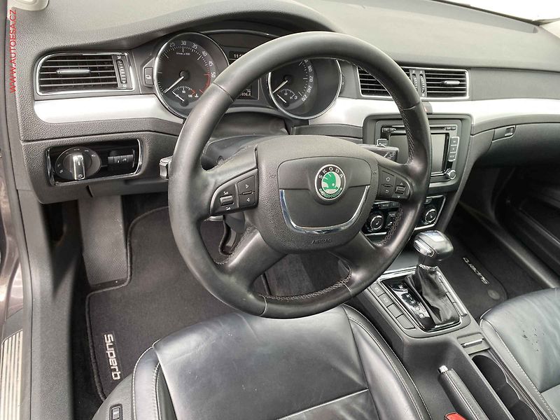 Škoda Superb (2010) 2.0TDi, DSG, xenon, park - fotka 13 z 19