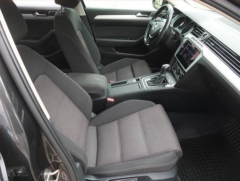 Volkswagen Passat (2017) 2.0 TDI, Automat, Serv.kniha - fotka 9 z 19