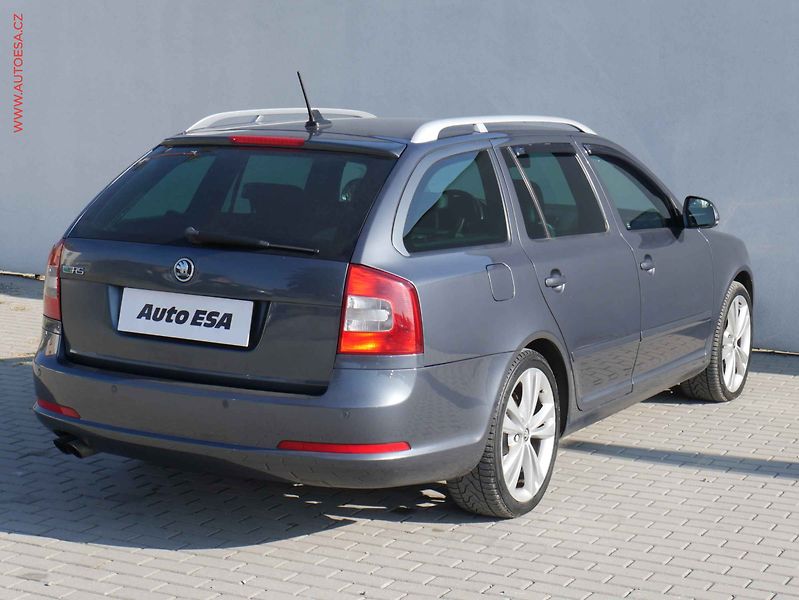 Škoda Octavia (2011) 2.0TSI, RS, DSG, navi - fotka 4 z 17