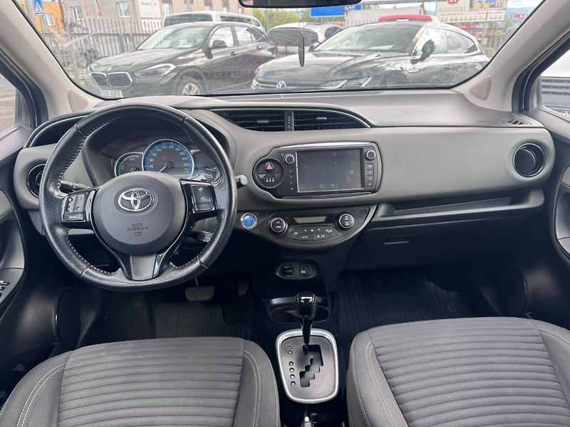 Toyota Yaris (2016) HYBRID 1,5 54 KW STK AUTOMAT - fotka 13 z 36