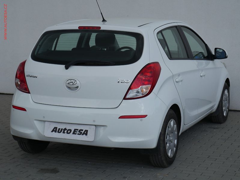 Hyundai i20 (2013) 1.2i, 1.maj,ČR, servis.kniha - fotka 4 z 15