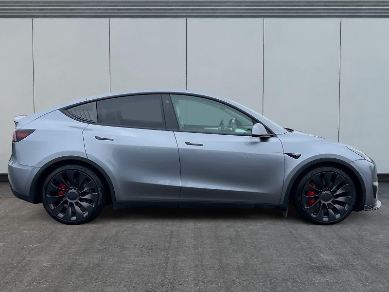 Tesla Model Y (2023) PERFORMANCE 393kW DPH  - fotka 6 z 15