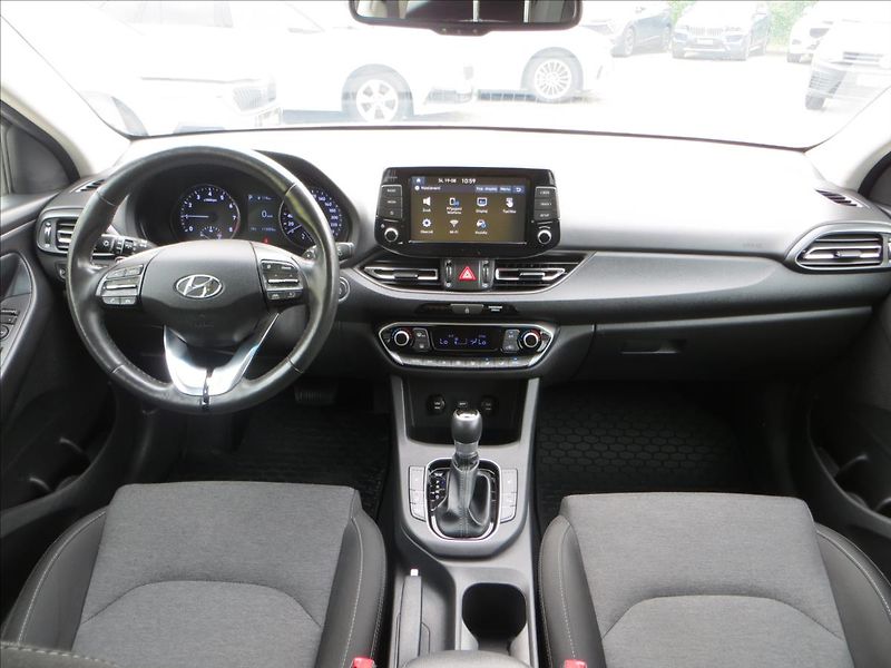 Hyundai i30 1,0 T-GDI DCT Comfort ČR - fotka 23 z 23