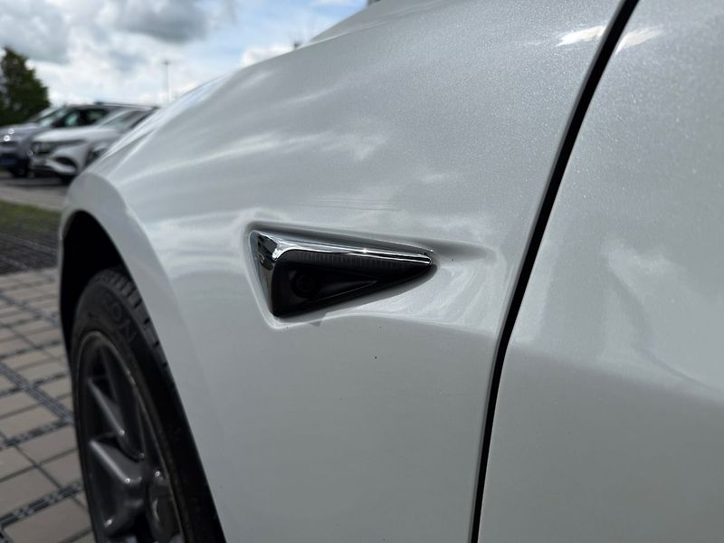 Tesla Model 3 SR Plus REZERVACE - fotka 6 z 39
