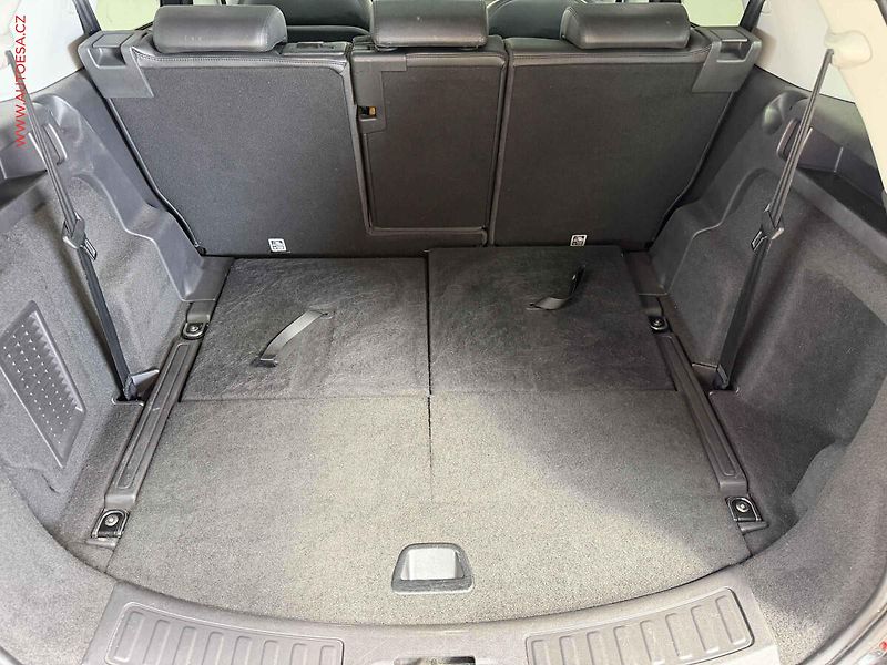 Land Rover Discovery Sport (2015) 2.0 TD4 4x4 HSE, AT, bixen - fotka 7 z 19