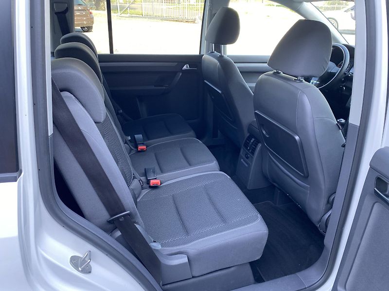 Volkswagen Touran 1.2 TSI 77kW - KLIMATIZACE-PDC - fotka 33 z 39