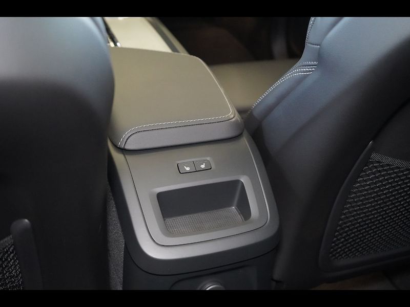Volvo XC60 T8 PLUS Dark, Ventilace, 360° - fotka 46 z 48