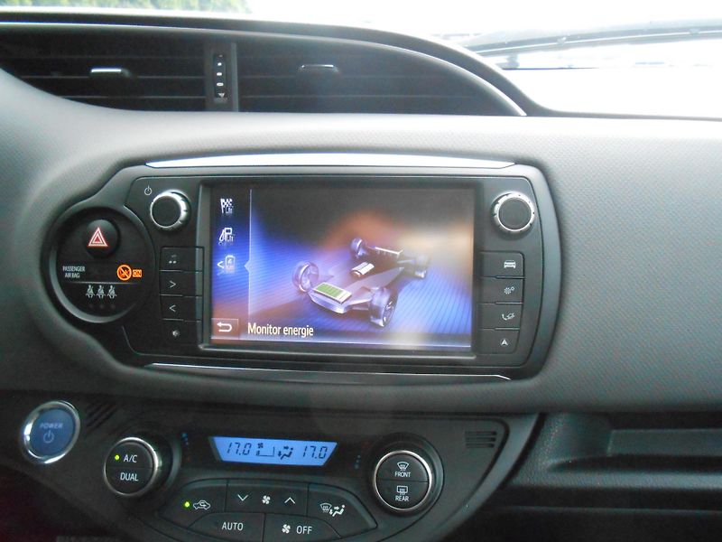 Toyota Yaris 1.5VVTiHybrid,NAVI,KAMERA,AUT - fotka 30 z 39