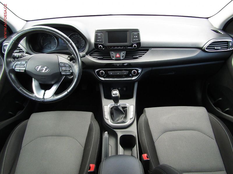 Hyundai i30 (2017) 1.6CRDi, ČR, servis.kniha, AC - fotka 8 z 19