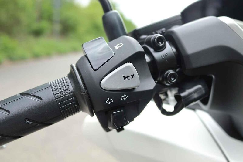 V loňském roce prošla Honda PCX modernizací, vylepšila motor, brzdy i kapotáž.