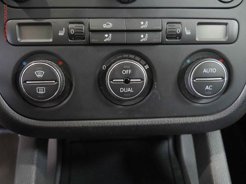 Volkswagen Golf (2007) 1.4i, autoAC - fotka 15 z 17