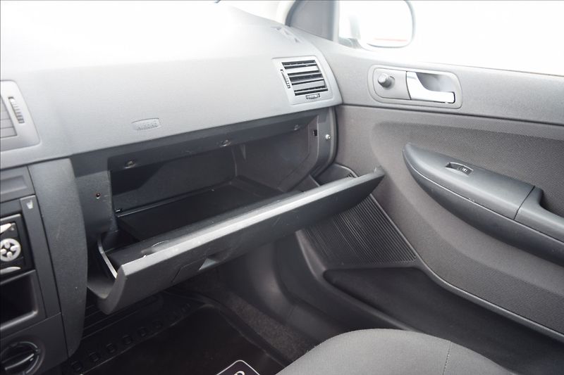 Škoda Fabia 1,4 i 55KW NOVÁ STK AUTOMAT - fotka 42 z 44