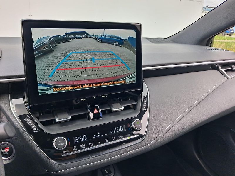 Toyota Corolla 1.8 HSD e-CVT GR Sport - fotka 13 z 21