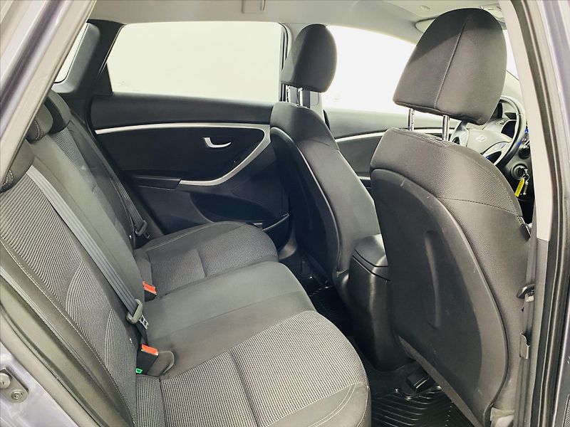 Hyundai i30 1,6 GDi 99 kW 1.maj. ČR Komfor - fotka 7 z 25