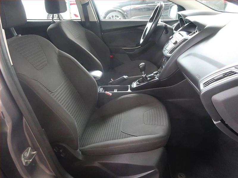 Ford Focus (2015) 1.5 TDCi, Tempomat - fotka 9 z 14