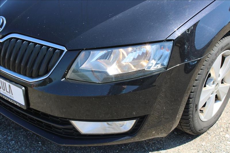 Škoda Octavia 1,6 TDi  DSG,STLYLE,SERVISKA - fotka 30 z 37