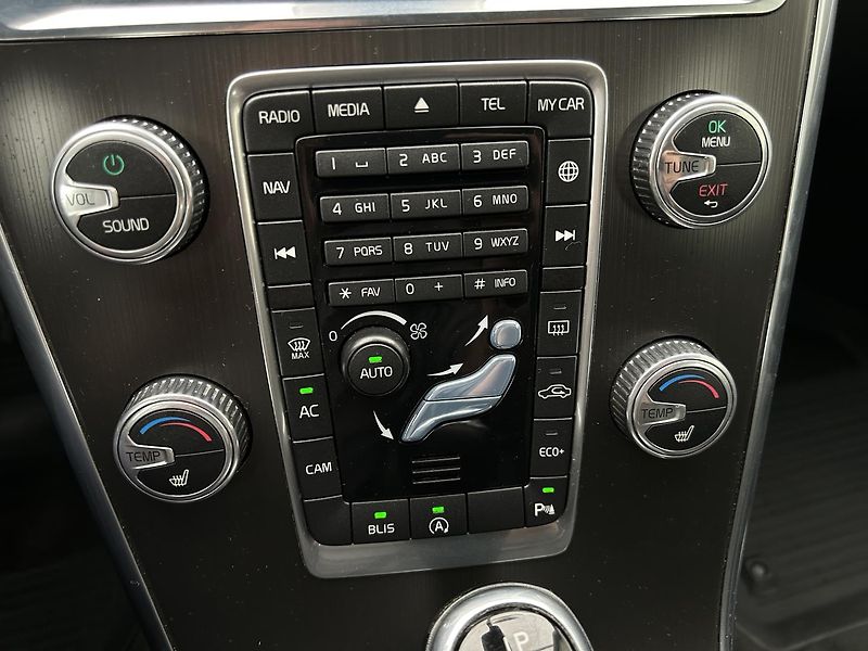 Volvo XC60 2.0 T5 Sumum - fotka 27 z 62