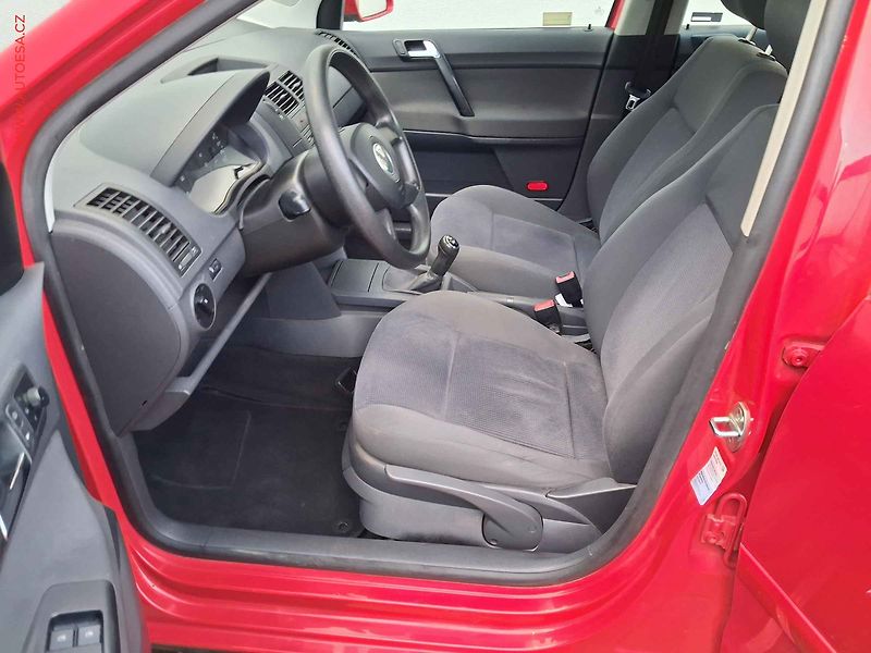Volkswagen Polo (2005) 1.2i, 2.maj,ČR, AC - fotka 9 z 15