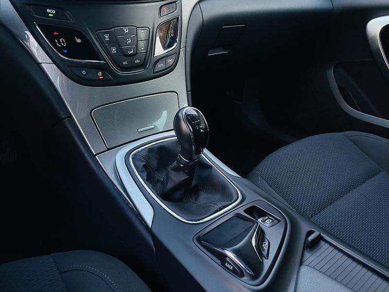 Opel Insignia 2.0CDTi MANUÁL VÝHŘEV LED - fotka 35 z 41