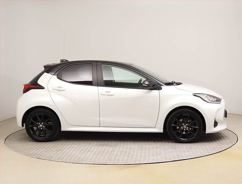 Toyota Yaris (2022) Selection Style 1.5 VVT-i - fotka 6 z 25