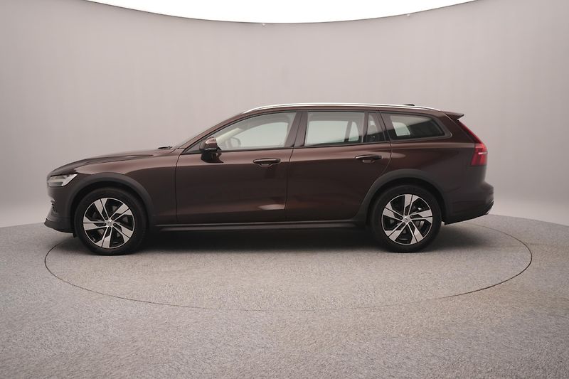 Volvo V60 CC D4 AWD MOMENTUM REZERVACE - fotka 7 z 43