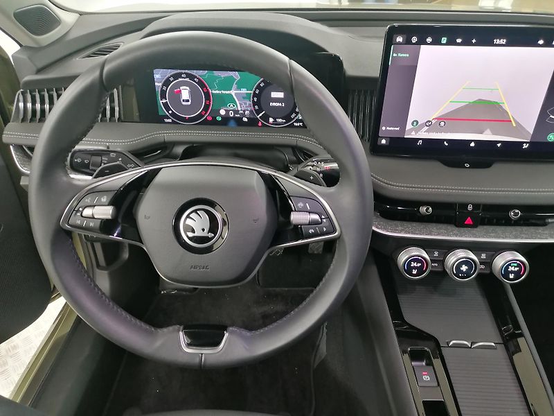 Škoda Superb 2,0 TDI AUT SELECTION 1.MAJ.ČR - fotka 18 z 18