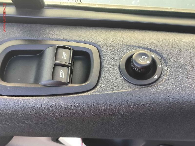 Ford Tourneo Custom (2016) 2.0TDCi, Trend, AC - fotka 19 z 20