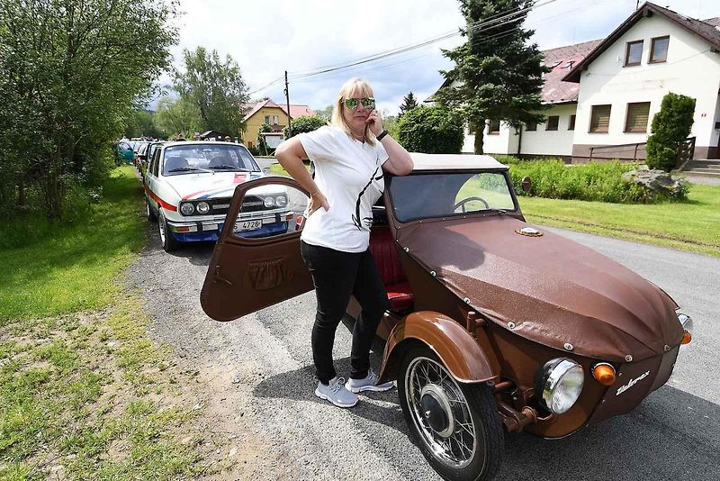 Na oblíbenou vyjížďku veteránů Po pašeráckých stezkách vyrazili řidiči se svými skvosty navzdory nepřízni počasí.