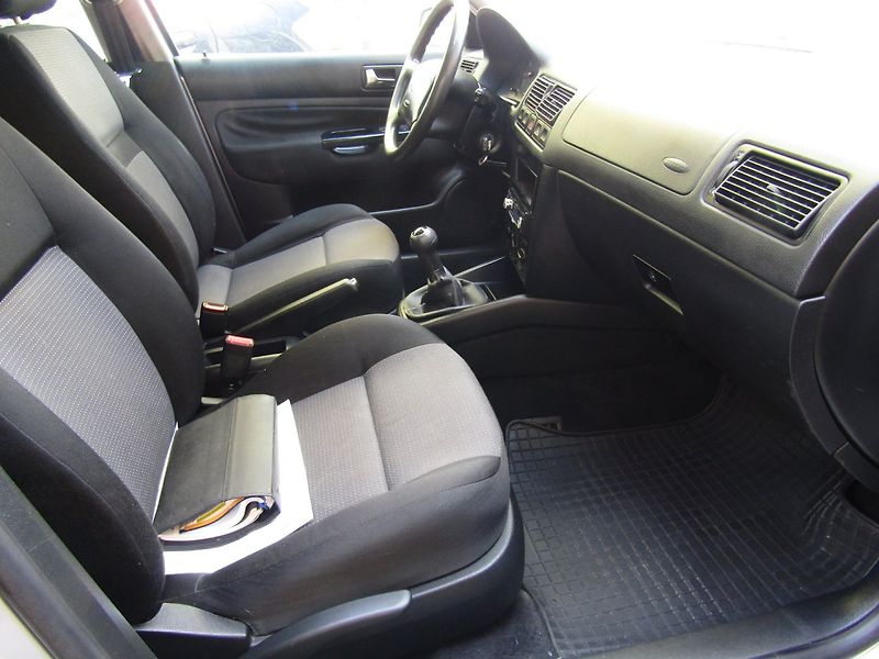 Volkswagen Golf (2002) 1.4 16V KLIMA FUNKČNÍ - fotka 26 z 34