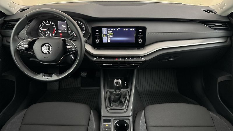 Škoda Octavia 2.0 TDI Active - fotka 8 z 24