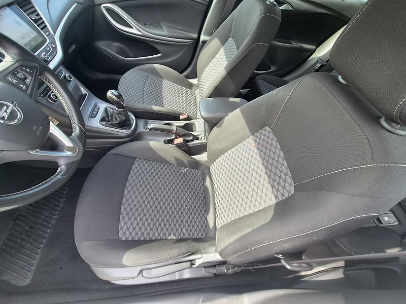 Opel Astra 1,6 CDTI - fotka 6 z 10