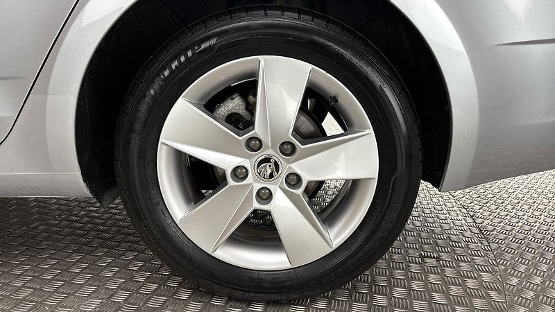 Škoda Octavia 1.5 TSI G-Tec DSG Ambition Com - fotka 19 z 23
