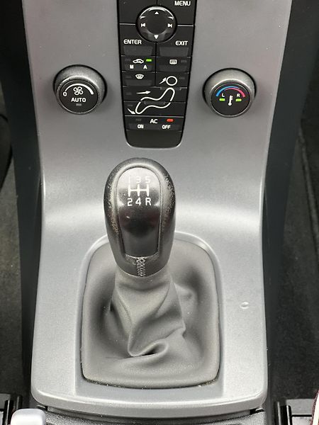 Volvo C30 1.6D ABS KLIMATIZACE TAŽNÉ - fotka 19 z 35