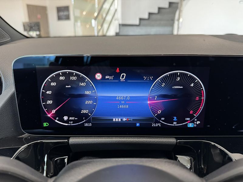 Mercedes-Benz GLA (2025) 200 d 4M/AMG/360/ESP/DISTRONIC - fotka 20 z 20