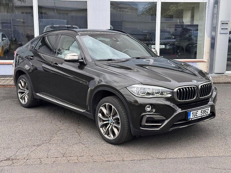 BMW X6 (2014) 4.4 V8 (449k) xDrive50i - fotka 16 z 51