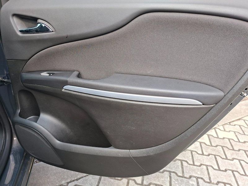 Opel Zafira (2013) TOURER 2.0CDTI 96kW -7.MÍST - fotka 28 z 41