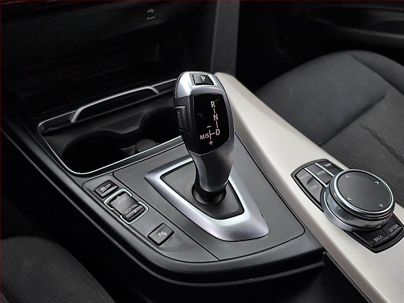 BMW Řada 3 (2019) 320d xDrive GT, 4X4, Automat - fotka 13 z 17