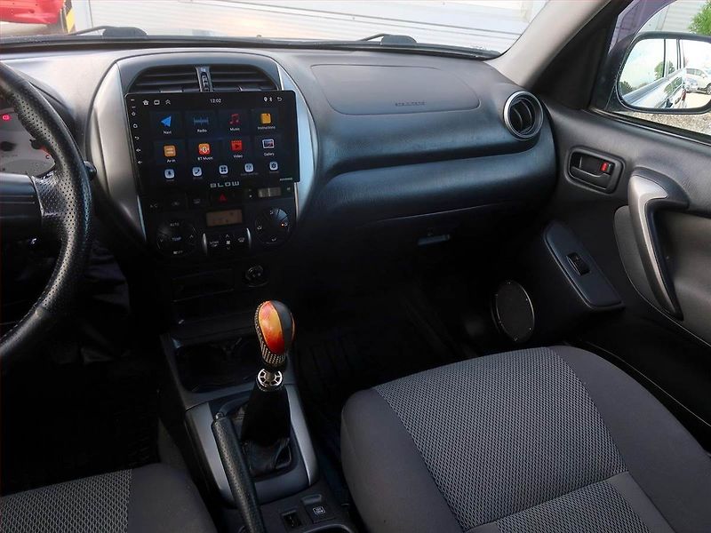 Toyota RAV4 (2004) 2.0 D-4D , 4X4, Tempomat - fotka 8 z 13