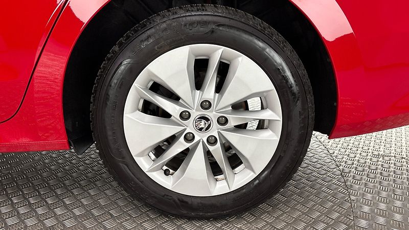 Škoda Octavia 1.0 TSI Ambition Combi - fotka 19 z 24