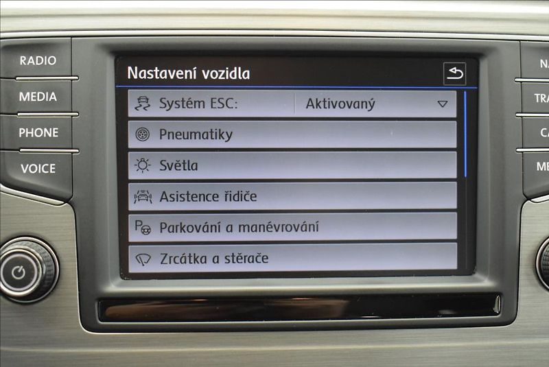 Volkswagen Golf Sportsvan 1,4 TSi, 1.maj,NAVI,XEN,LED - fotka 23 z 36