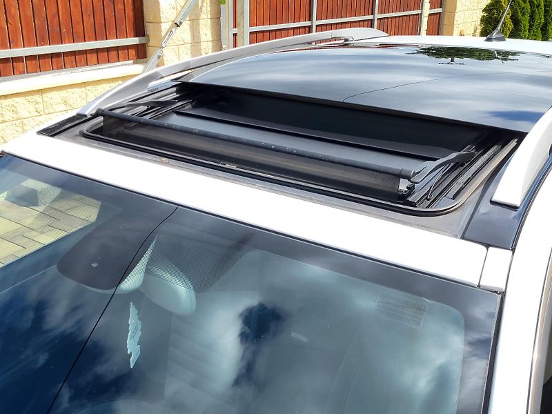 Renault Laguna 2.0dCi 127kW*4CONTROL*PANORAMA - fotka 8 z 54
