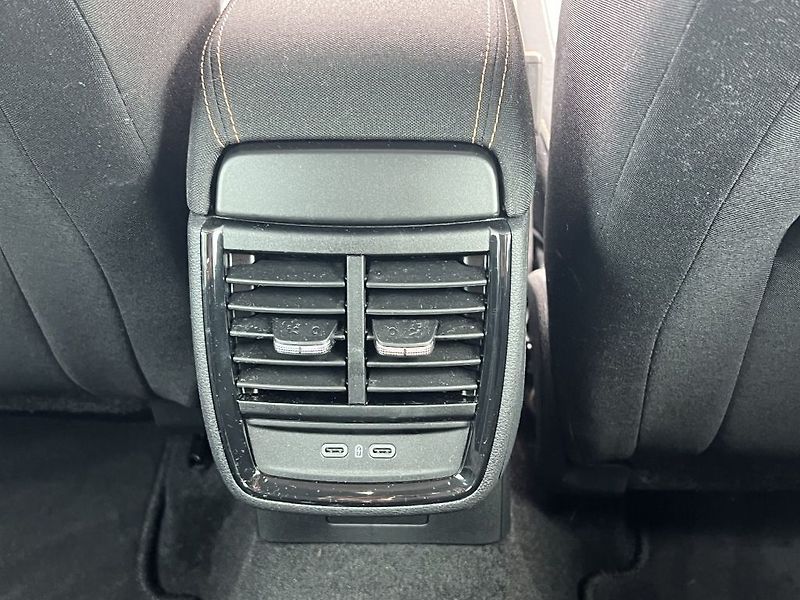 Škoda Scala Top Selection 1.0 TSI 85 Kw - fotka 29 z 32