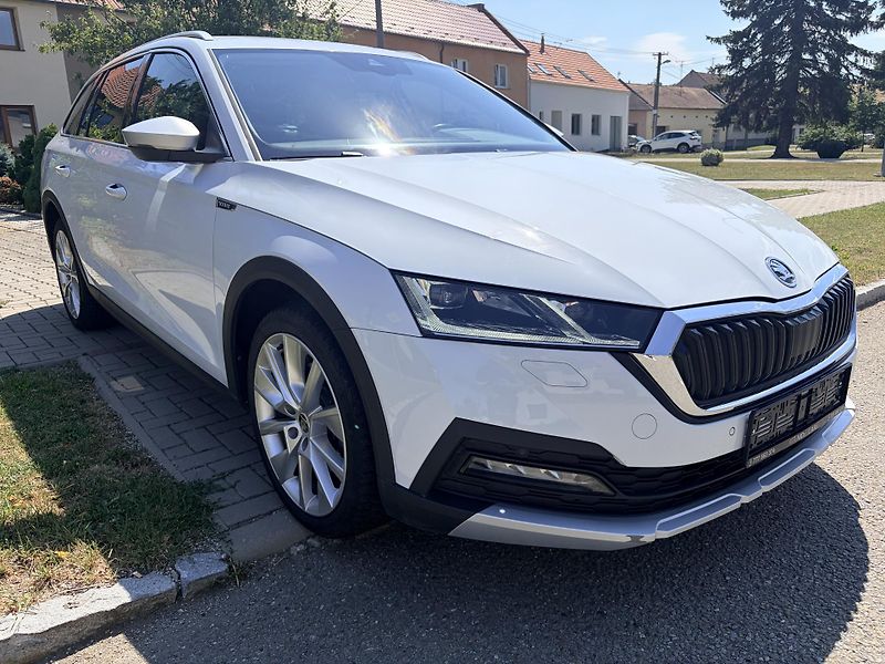 Škoda Octavia SCOUT 2.0 TDI DSG MATRIX - fotka 2 z 56