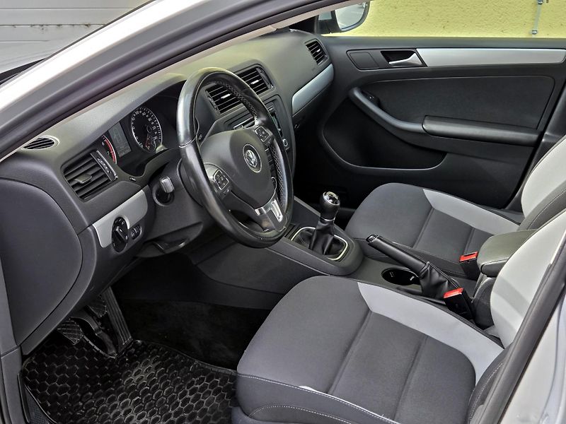 Volkswagen Jetta Trend LIFE *SERV.KNÍŽKA*       - fotka 27 z 42